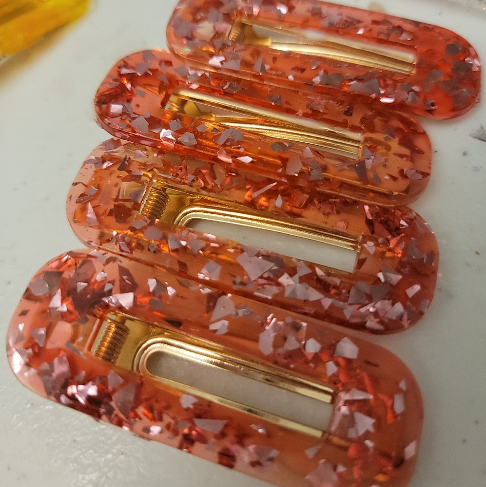 Coral resin hair clip